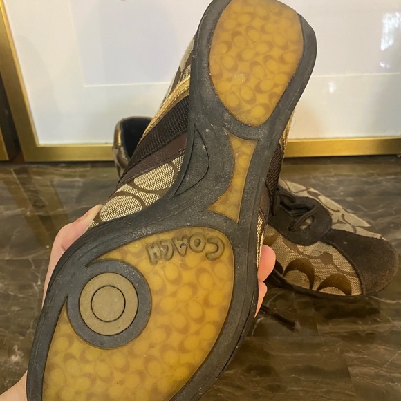 COACH - Picture 3 of 3